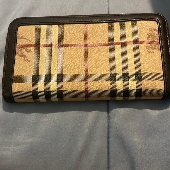 Burberry wallet in good condition,
4 1/2” by 7 1/2” pre loved plenty life left - Picture 2 of 11